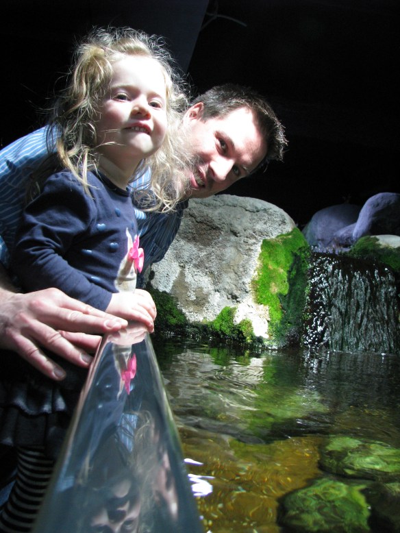 Amaya and Jonny having a wow of a time at London Aquarium